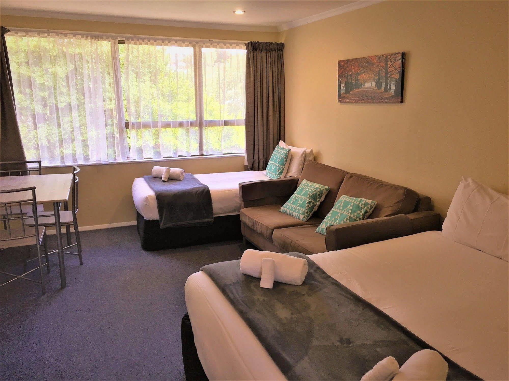 Fairway Motel & Apartments Wanaka Exteriör bild